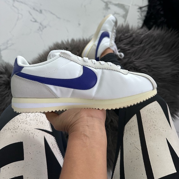 Nike Cortez - Picture 3 of 10